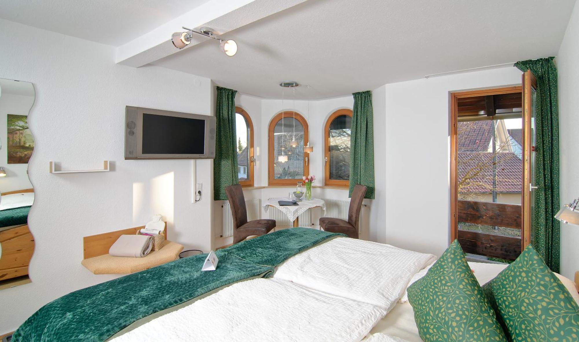 Kraeuterhex' Reutin Hotel Алпирсбах Стая снимка